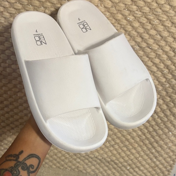 No Boundaries Shoes - No Boundaries Classic White Slides